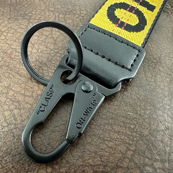 OFF-WHITE Industrial Keychain - Picture 3 of 6